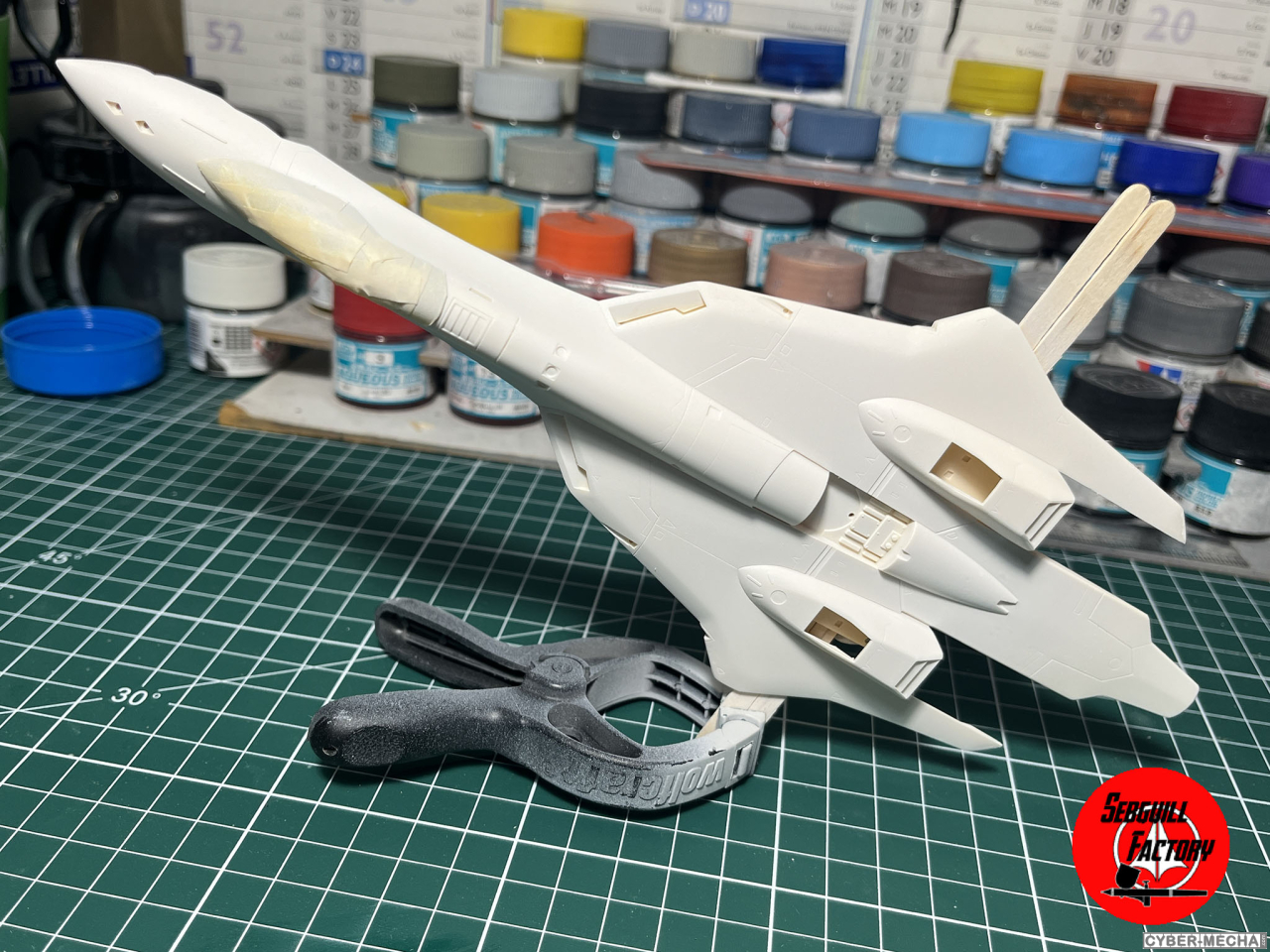 [Hasegawa] 1/72 - YF-19 (Macross Plus) 1721475881