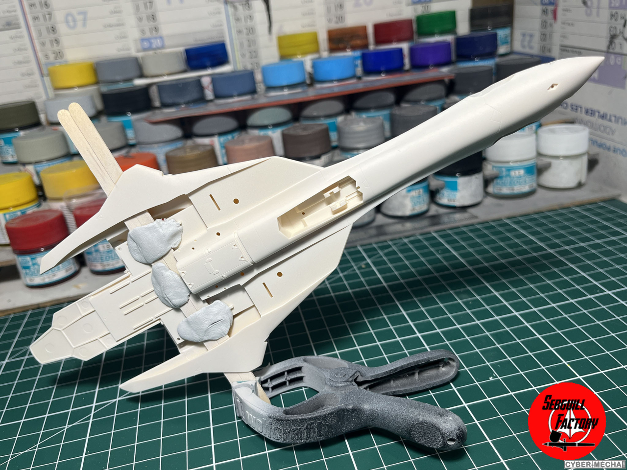 [Hasegawa] 1/72 - YF-19 (Macross Plus) 1721475883