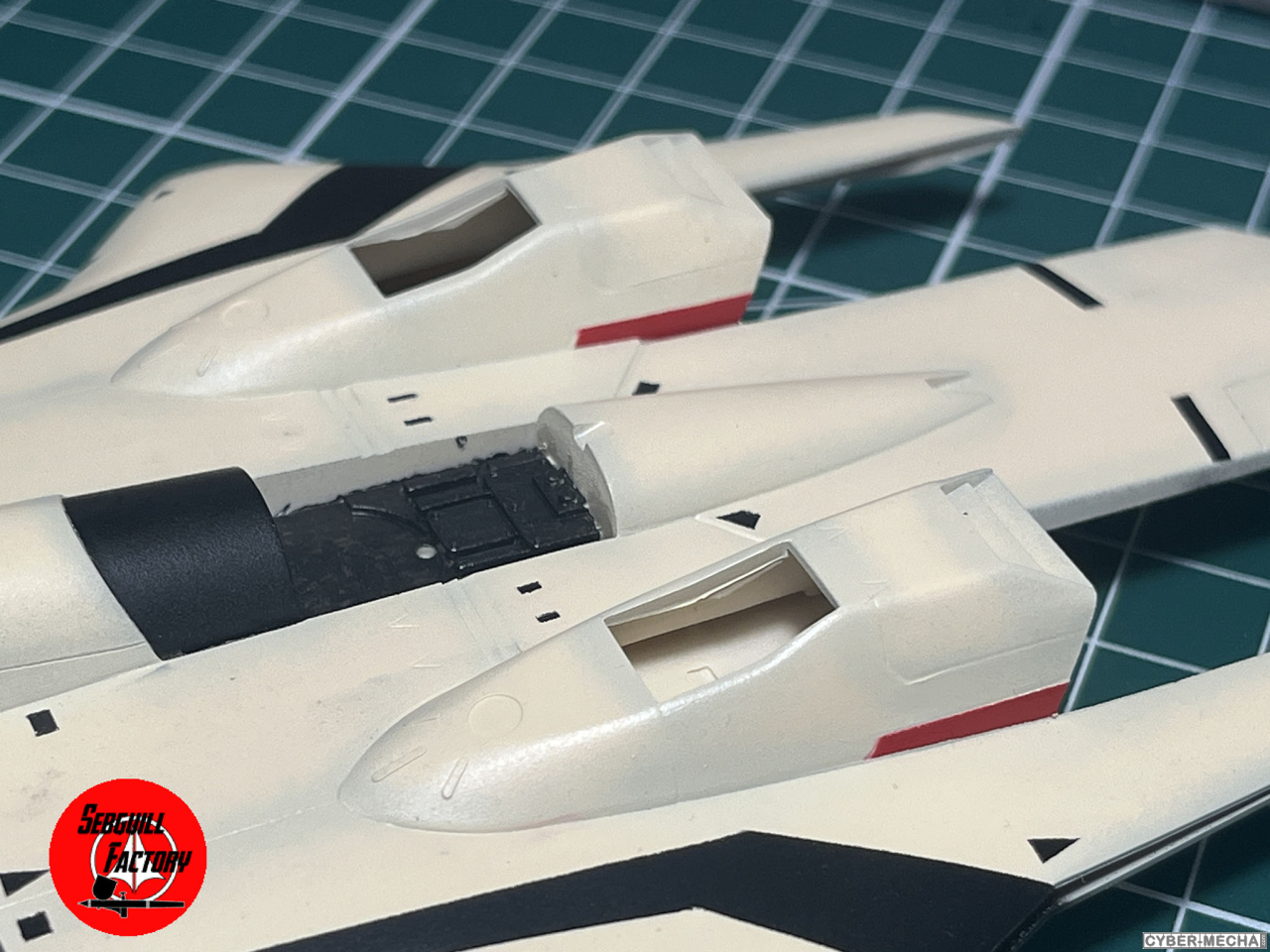 [Hasegawa] 1/72 - YF-19 (Macross Plus) 1723726135