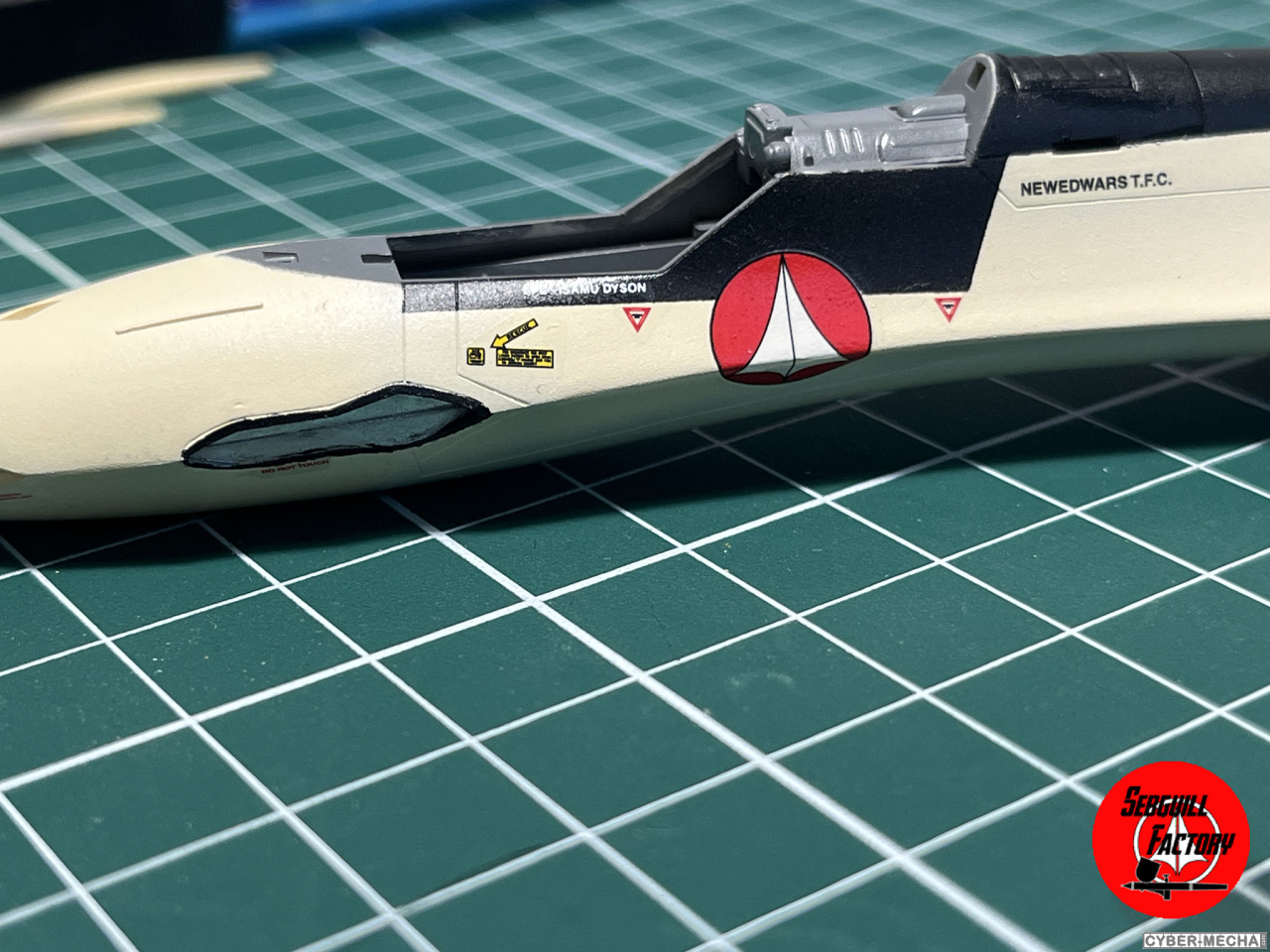 [Hasegawa] 1/72 - YF-19 (Macross Plus) 1723747219