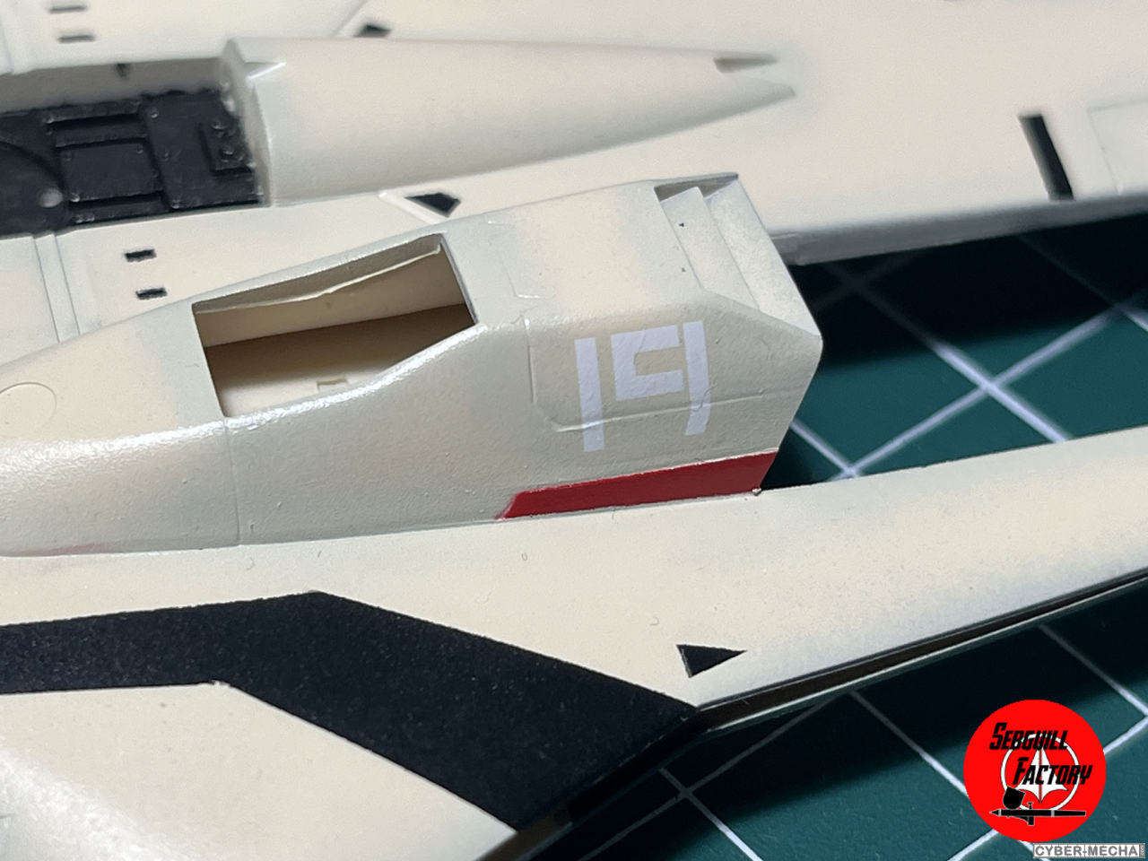 [Hasegawa] 1/72 - YF-19 (Macross Plus) 1723747279