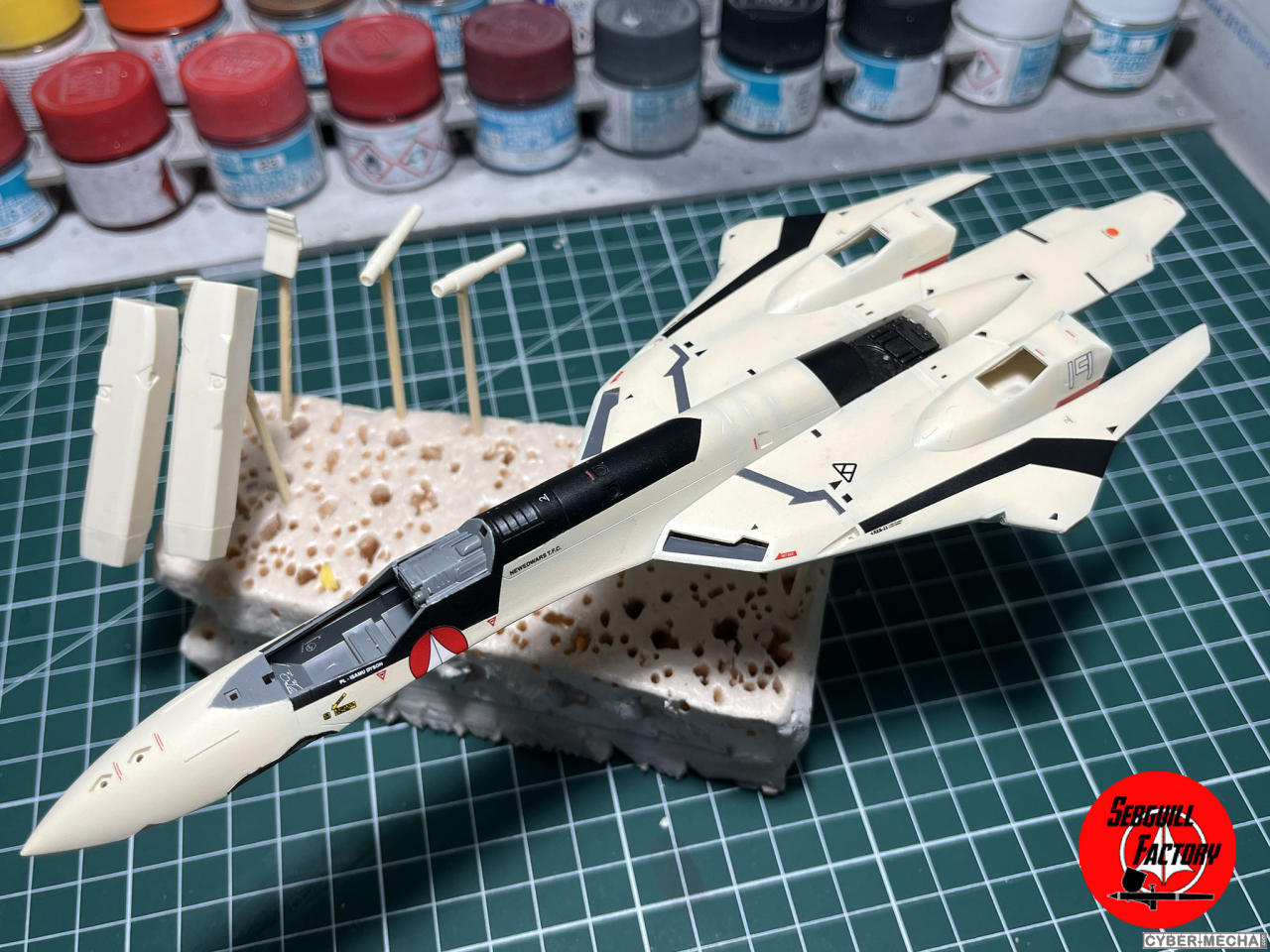 [Hasegawa] 1/72 - YF-19 (Macross Plus) 1723932445