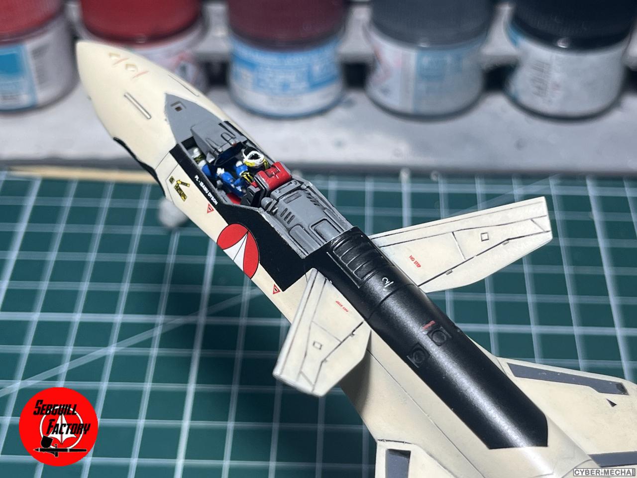 [Hasegawa] 1/72 - YF-19 (Macross Plus) 1725105470