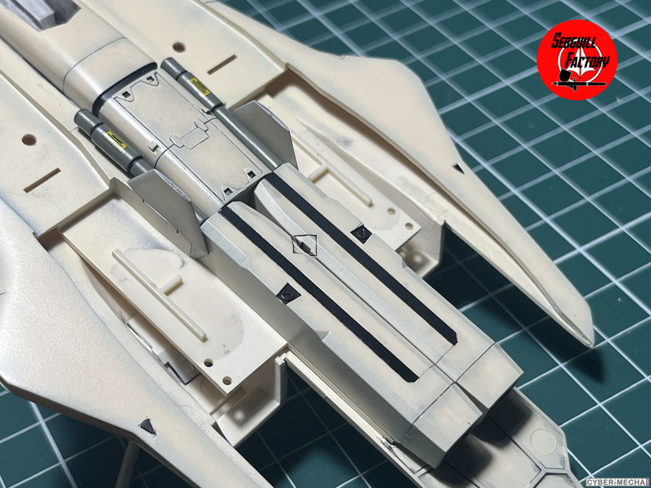 [Hasegawa] 1/72 - YF-19 (Macross Plus) 1725105472