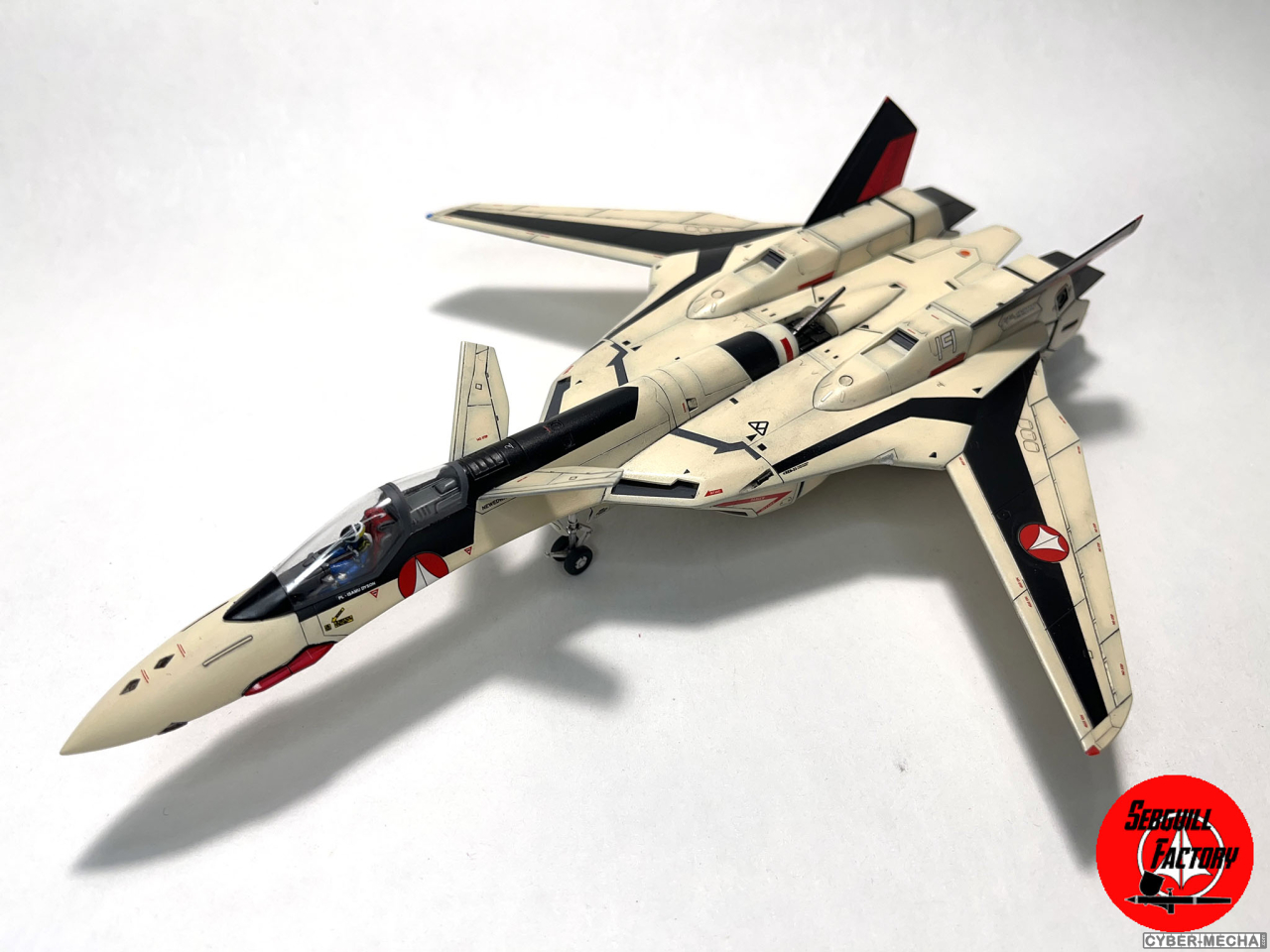 [Hasegawa] 1/72 - YF-19 (Macross Plus) 1726260334