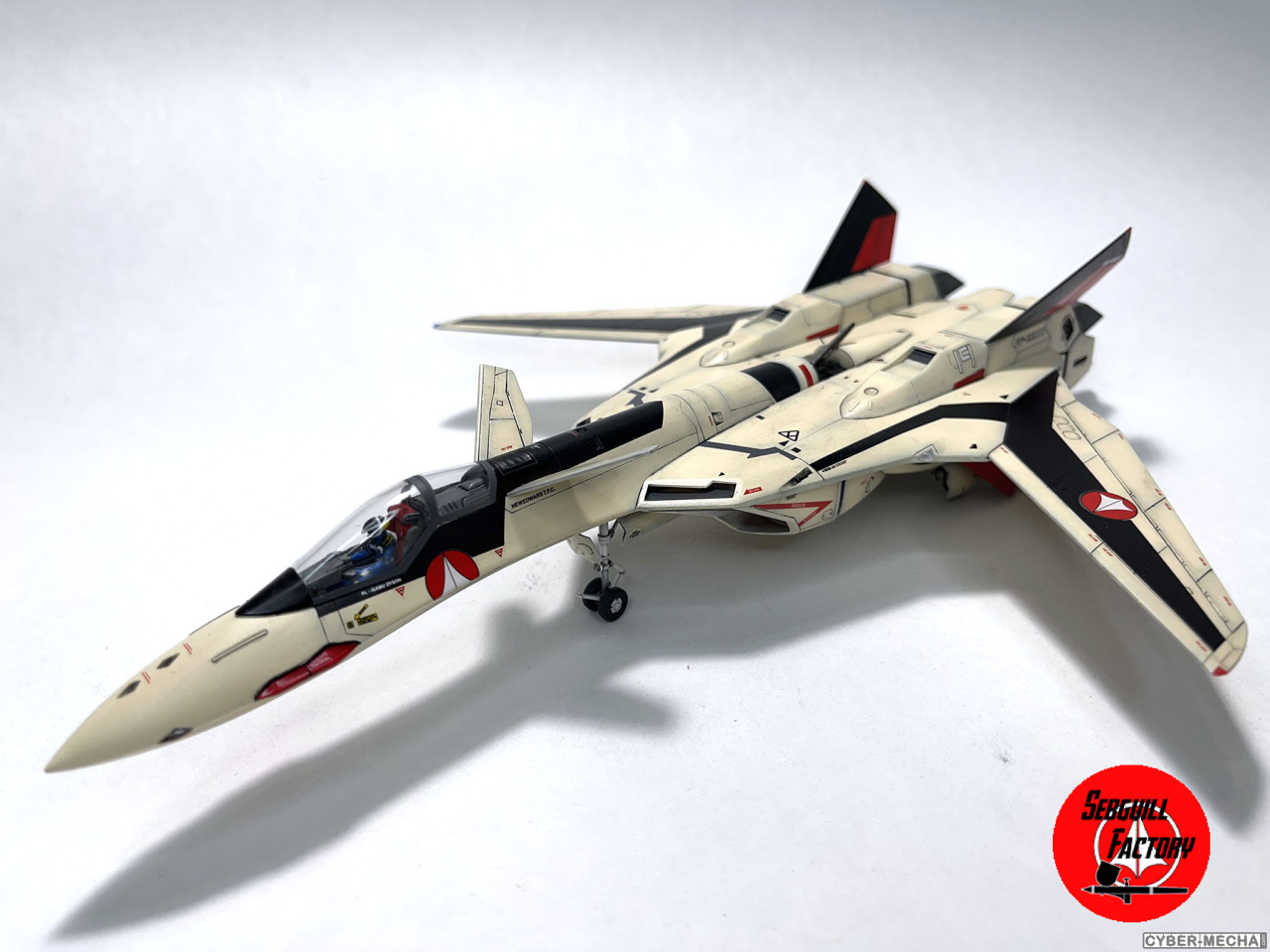 [Hasegawa] 1/72 - YF-19 (Macross Plus) 1726260336