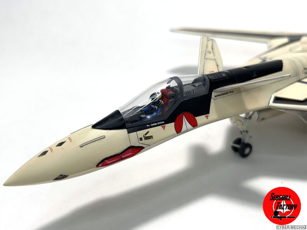 [Hasegawa] 1/72 - YF-19 (Macross Plus) 1726260337