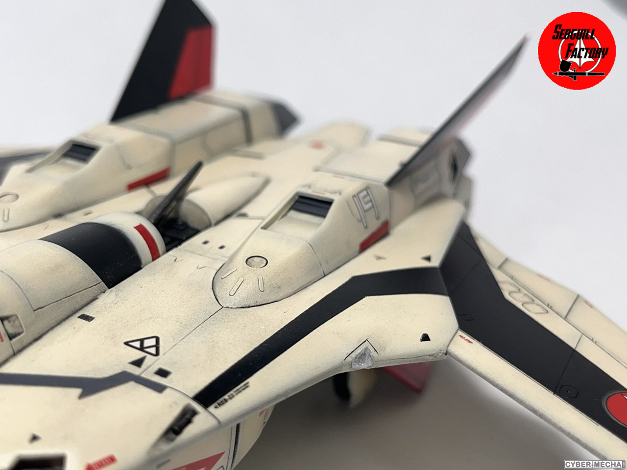 [Hasegawa] 1/72 - YF-19 (Macross Plus) 1726260367