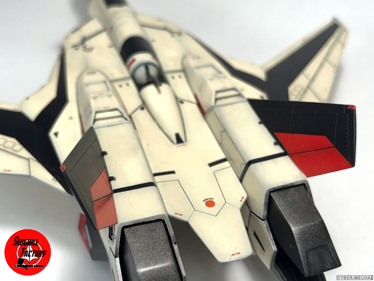 [Hasegawa] 1/72 - YF-19 (Macross Plus) 1726260476