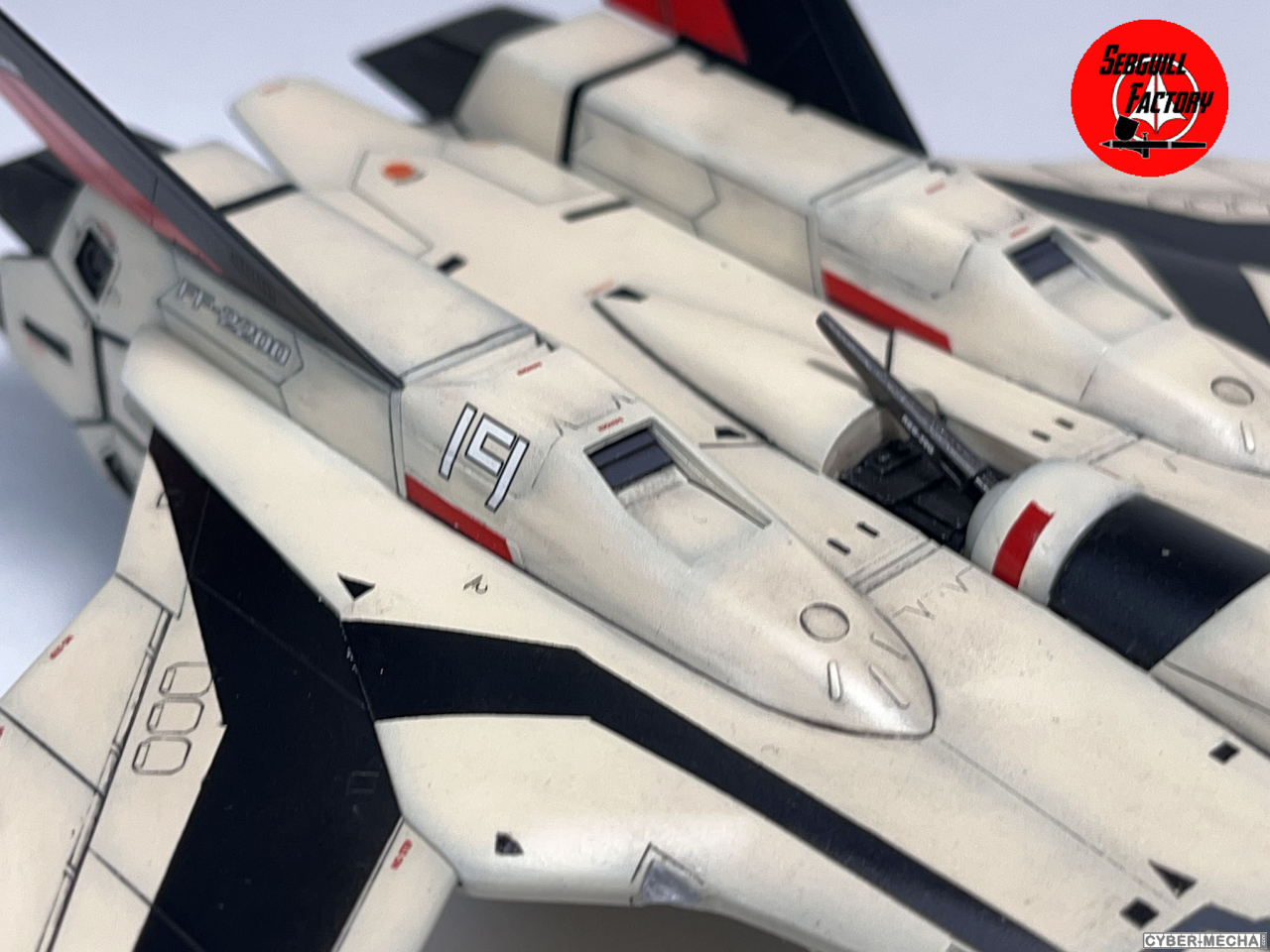 [Hasegawa] 1/72 - YF-19 (Macross Plus) 1726260480