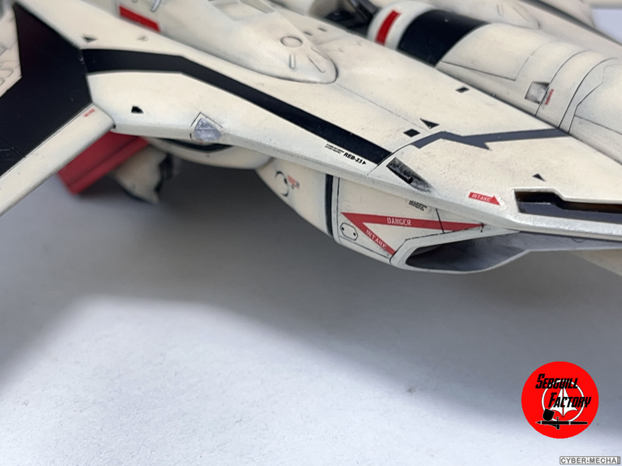 [Hasegawa] 1/72 - YF-19 (Macross Plus) 1726260481