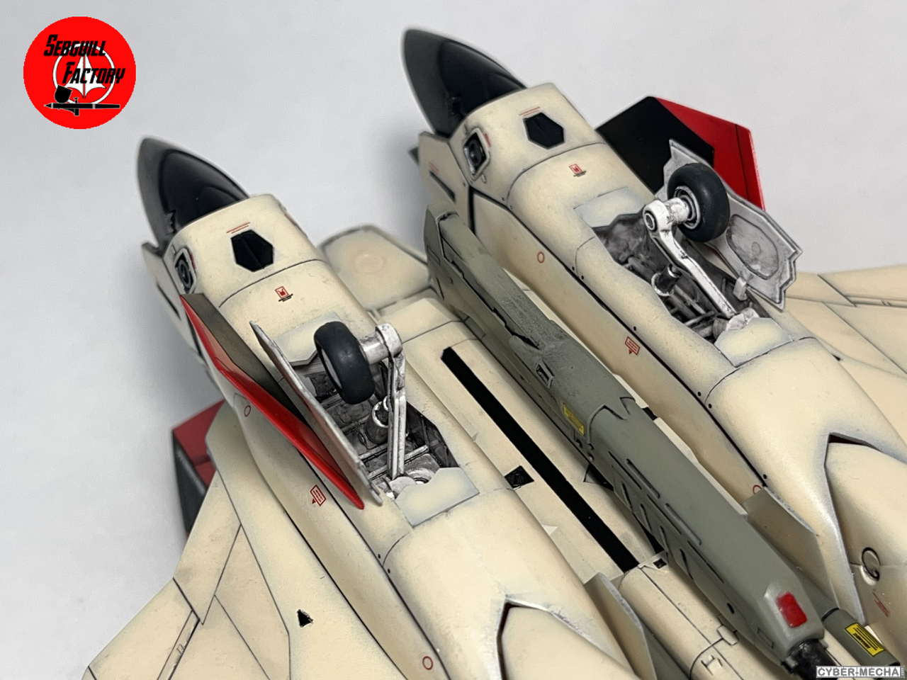 [Hasegawa] 1/72 - YF-19 (Macross Plus) 1726260541