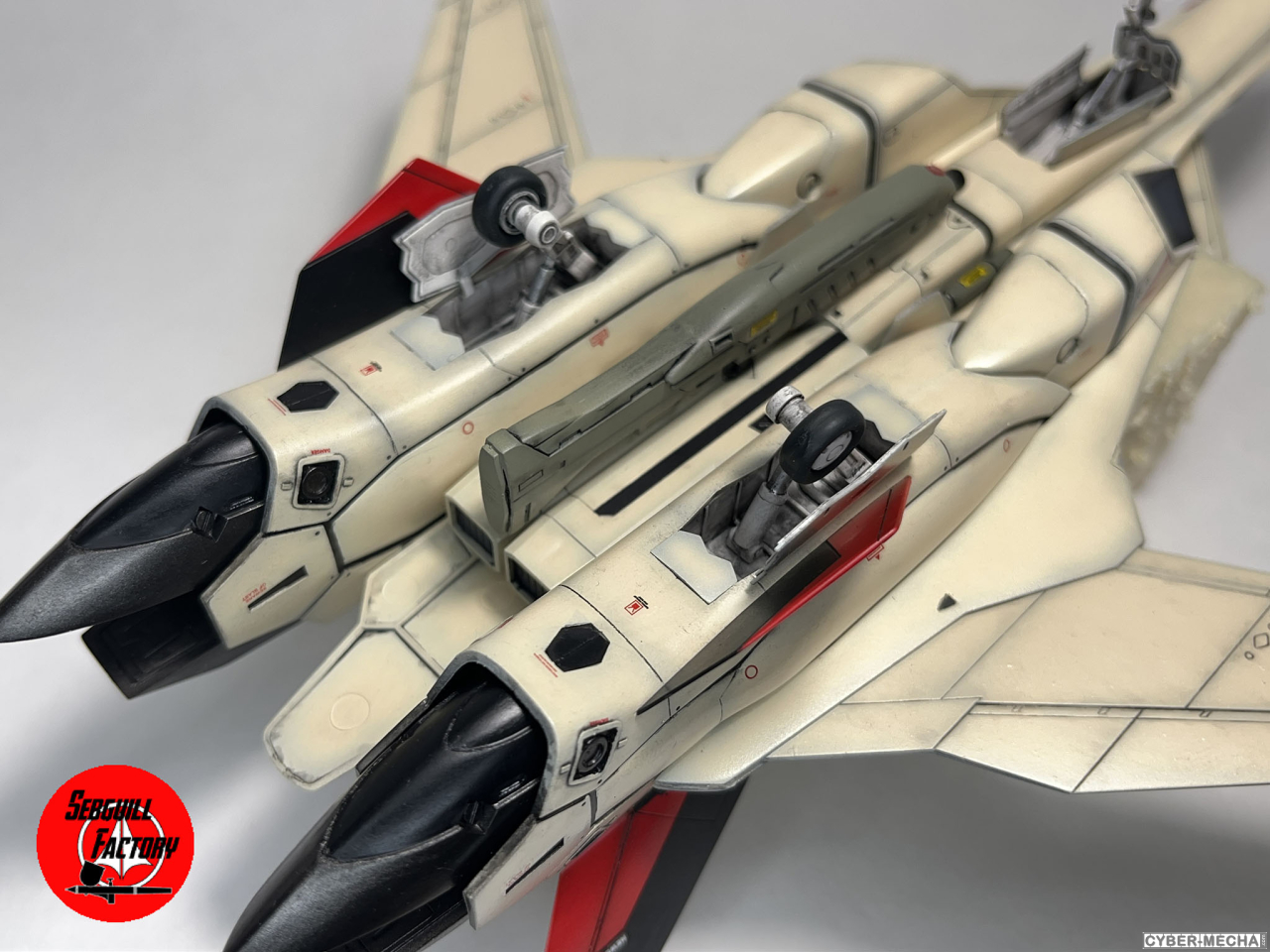 [Hasegawa] 1/72 - YF-19 (Macross Plus) 1726260566