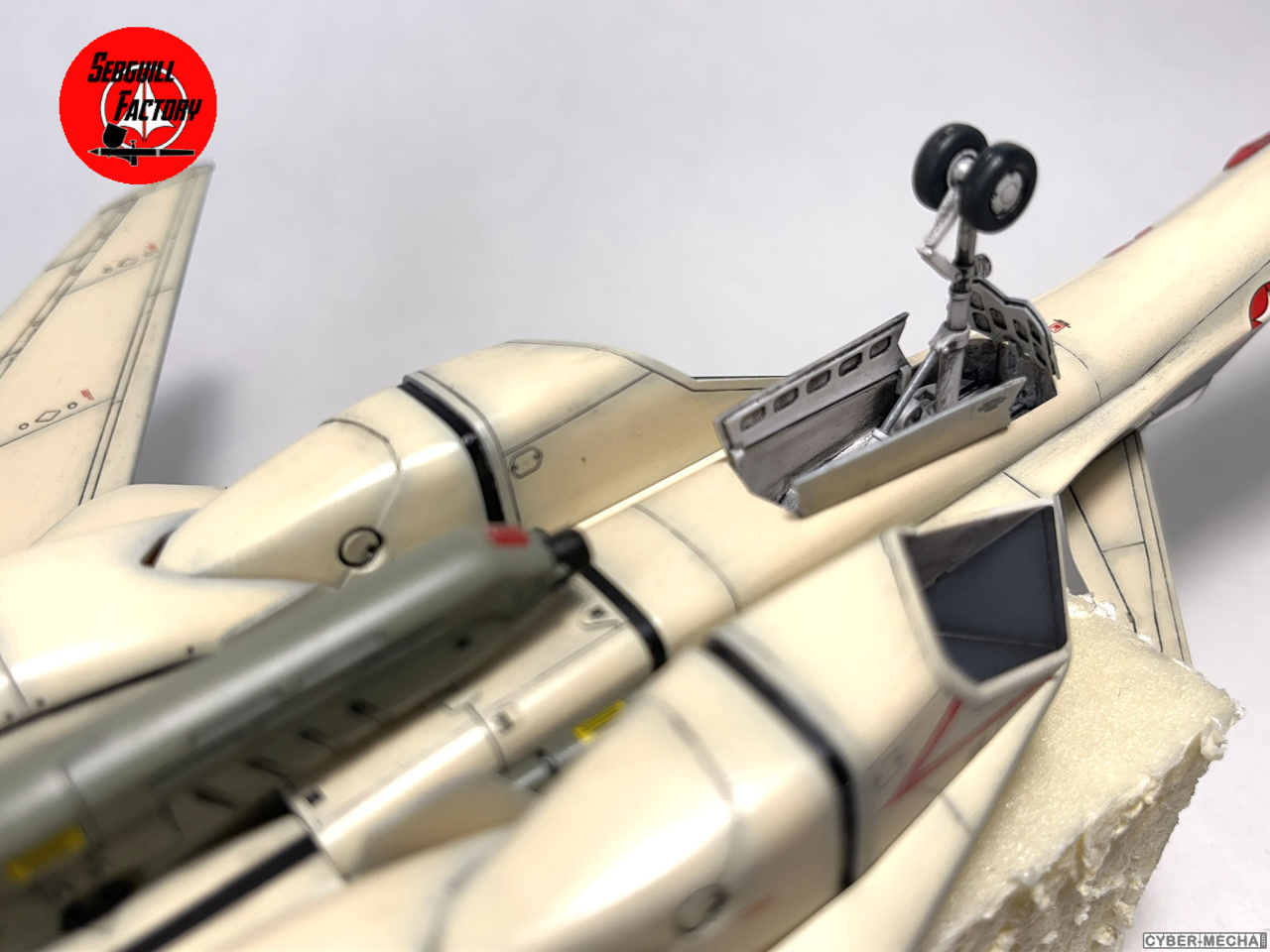 [Hasegawa] 1/72 - YF-19 (Macross Plus) 1726260568