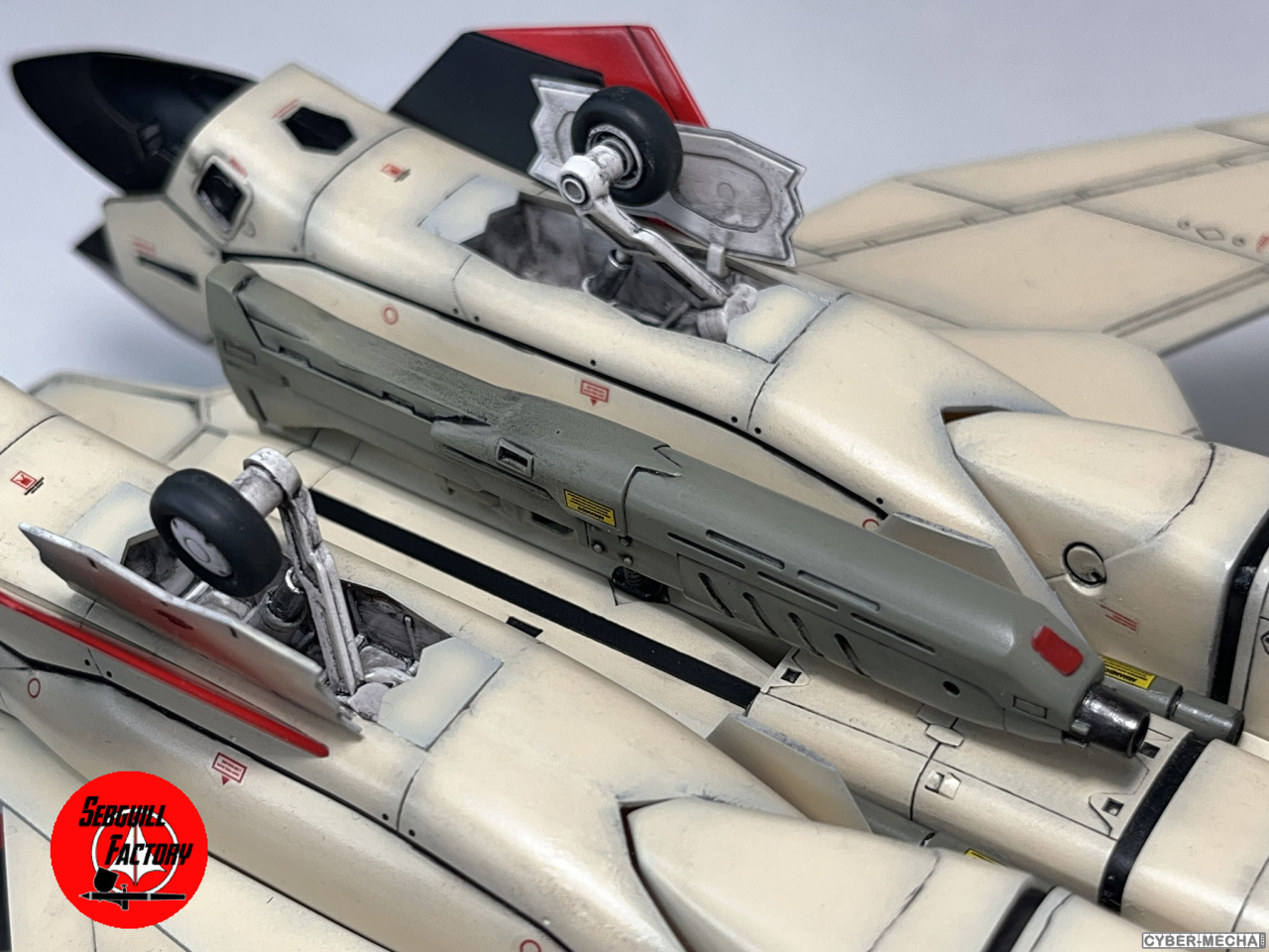 [Hasegawa] 1/72 - YF-19 (Macross Plus) 1726260569